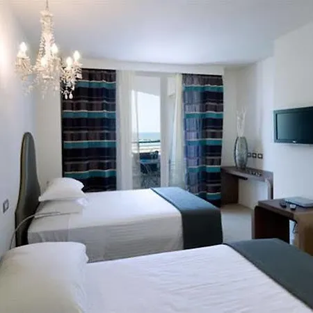 Beach Suite Hotel 3* בלריה-איגאה מרינה